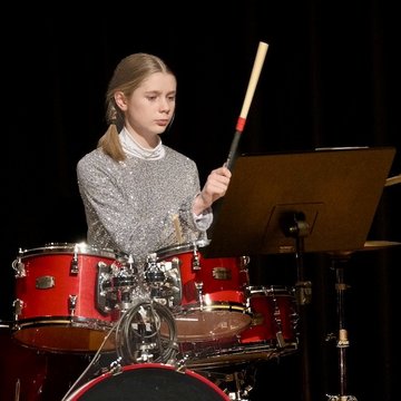 Mädchen am Schlagzeug