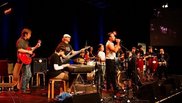 Eine Rock-Band auf der Bühne