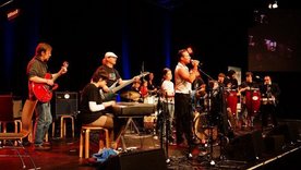 Eine Rock-Band auf der Bühne