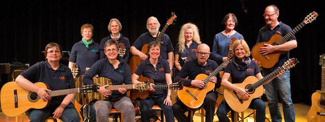 Ein Gruppenfoto des Ensembles Saitensprünge der Musikschule Fürth