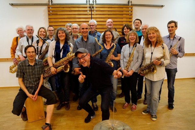 Ein Gruppenfoto des Ensembles Saxerei der Musikschule Fürth