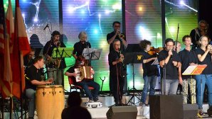 Die Band Groove Inclusion bei einem Auftritt.