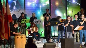 Die Band Groove Inclusion bei einem Auftritt.