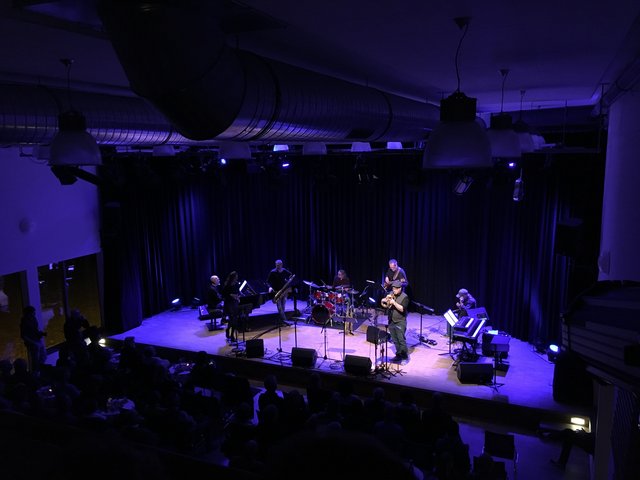 Eröffnungskonzert, Blick von oben auf die Bühne
