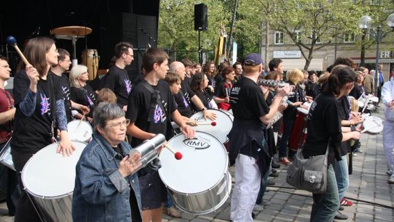 Die Fürther Sambistas bei einem Auftritt