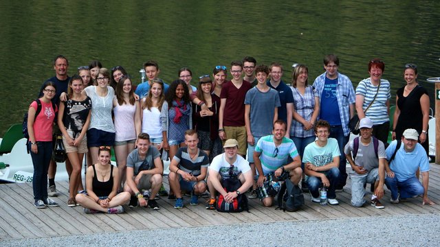 Ein Gruppenfoto des Ensembles Vollgas Connected der Musikschule Fürth