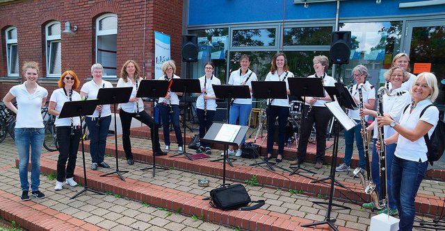 Ein Gruppenfoto des Ensembles Just Clarinets der Musikschule Fürth