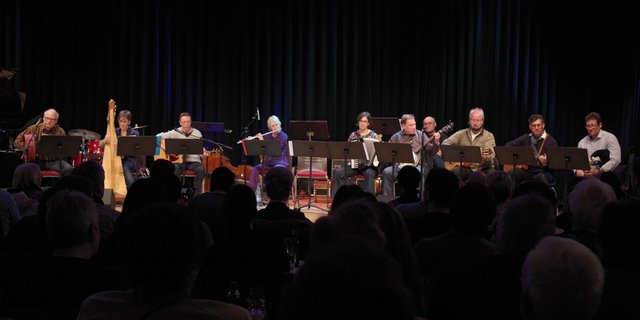 Ein Gruppenfoto des Ensembles Inisheer der Musikschule Fürth